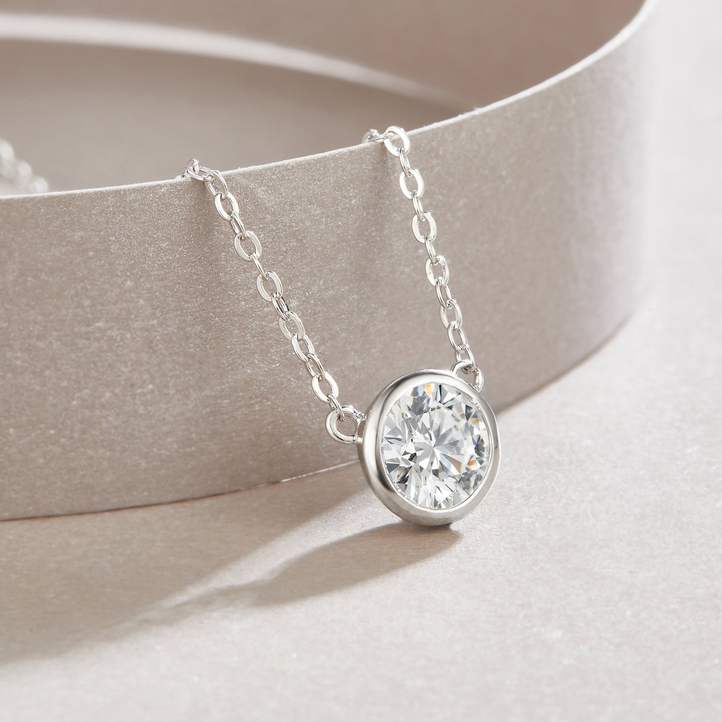 Natural Reverie - A Fashionable And Luxurious Diamond Jewelry Pendant Set With 1-carat Moissan Diamond S925 Sterling Silver And Platinum Plating