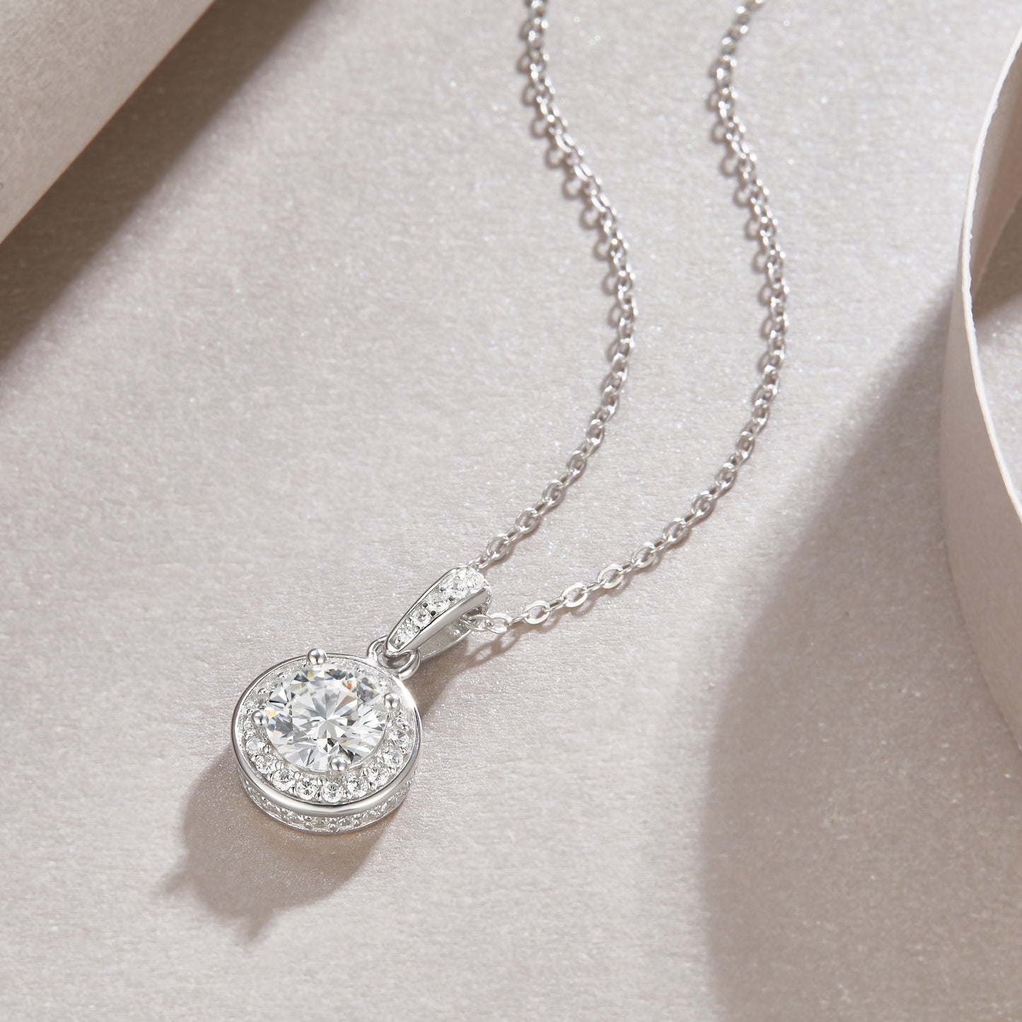 Dark Night Elf - A Fashionable And Luxurious Diamond Jewelry Pendant Set With 1-carat Moissan Diamond S925 Sterling Silver And Platinum Plating