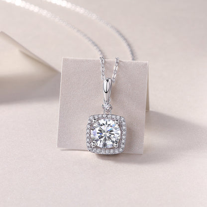 Innocence - A Fashionable And Luxurious Diamond Jewelry Piece Set With 2-carat Moissanite S925 Sterling Silver And Platinum-plated Pendant